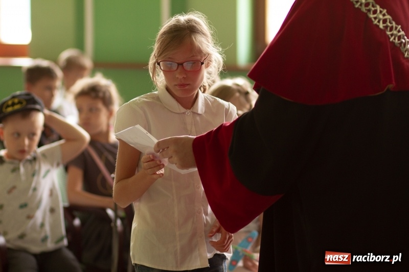 Zdjęcie w galerii na portalu naszraciborz.pl: Studenci raciborskiego Uniwersytetu Dziecięcego już na wakacjach  wiadomości z regionu