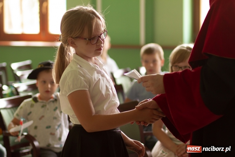 Zdjęcie w galerii na portalu naszraciborz.pl: Studenci raciborskiego Uniwersytetu Dziecięcego już na wakacjach  wiadomości z regionu