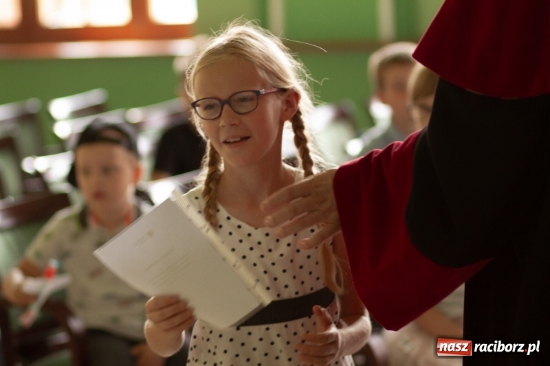 Zdjęcie w galerii na portalu naszraciborz.pl: Studenci raciborskiego Uniwersytetu Dziecięcego już na wakacjach  wiadomości z regionu