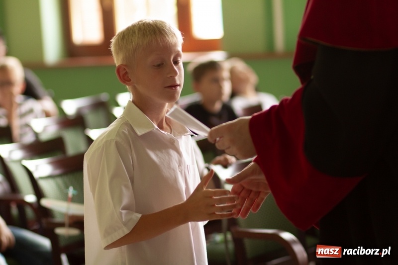 Zdjęcie w galerii na portalu naszraciborz.pl: Studenci raciborskiego Uniwersytetu Dziecięcego już na wakacjach  wiadomości z regionu