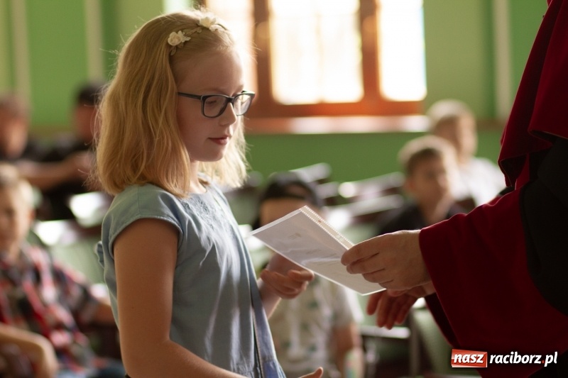 Zdjęcie w galerii na portalu naszraciborz.pl: Studenci raciborskiego Uniwersytetu Dziecięcego już na wakacjach  wiadomości z regionu