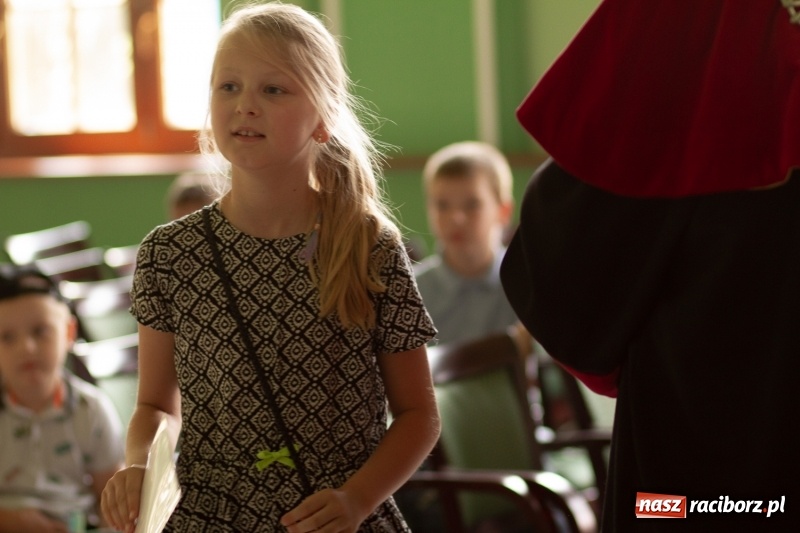 Zdjęcie w galerii na portalu naszraciborz.pl: Studenci raciborskiego Uniwersytetu Dziecięcego już na wakacjach  wiadomości z regionu