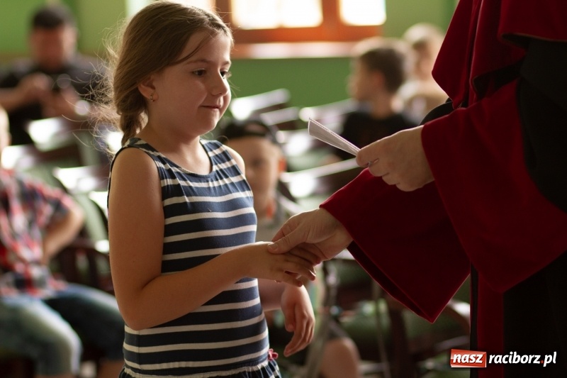 Zdjęcie w galerii na portalu naszraciborz.pl: Studenci raciborskiego Uniwersytetu Dziecięcego już na wakacjach  wiadomości z regionu