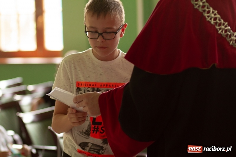 Zdjęcie w galerii na portalu naszraciborz.pl: Studenci raciborskiego Uniwersytetu Dziecięcego już na wakacjach  wiadomości z regionu