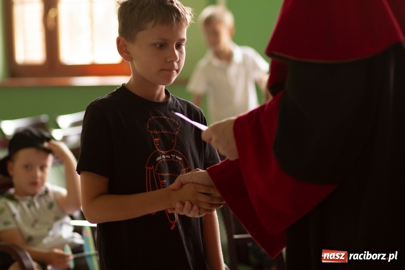 Zdjęcie w galerii na portalu naszraciborz.pl: Studenci raciborskiego Uniwersytetu Dziecięcego już na wakacjach  wiadomości z regionu