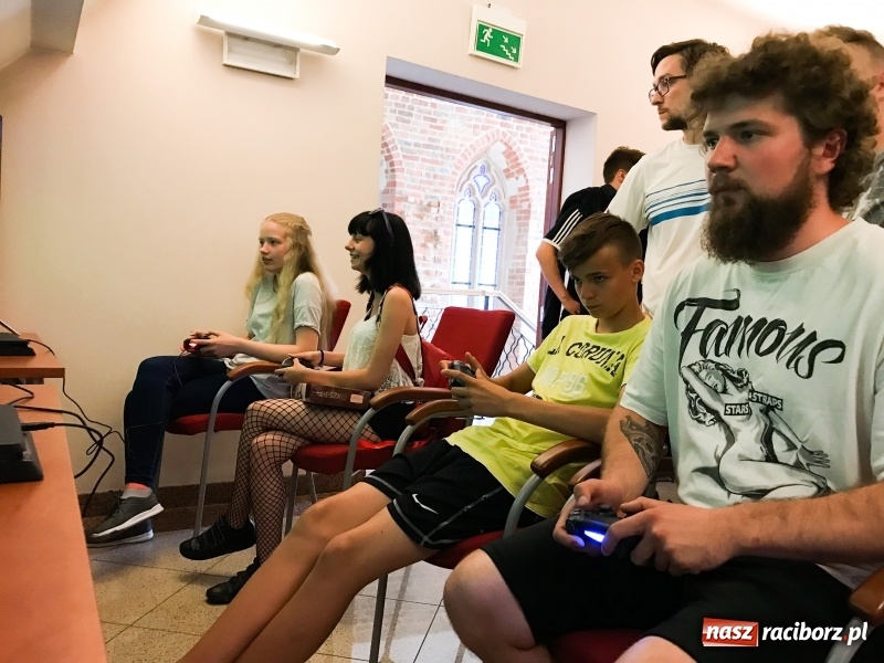 Zdjęcie w galerii na portalu naszraciborz.pl: Raciborski Festiwal Gamingowy na zamku przyciągnął tłumy  wiadomości z regionu