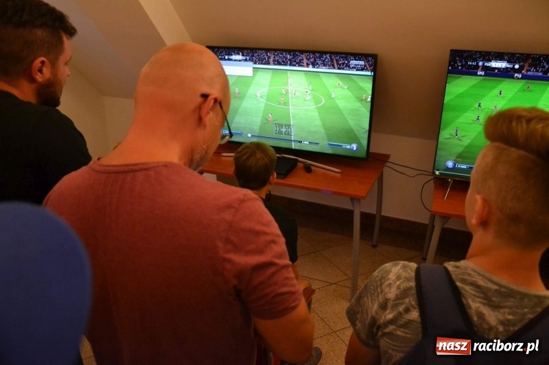 Zdjęcie w galerii na portalu naszraciborz.pl: Raciborski Festiwal Gamingowy na zamku przyciągnął tłumy  wiadomości z regionu