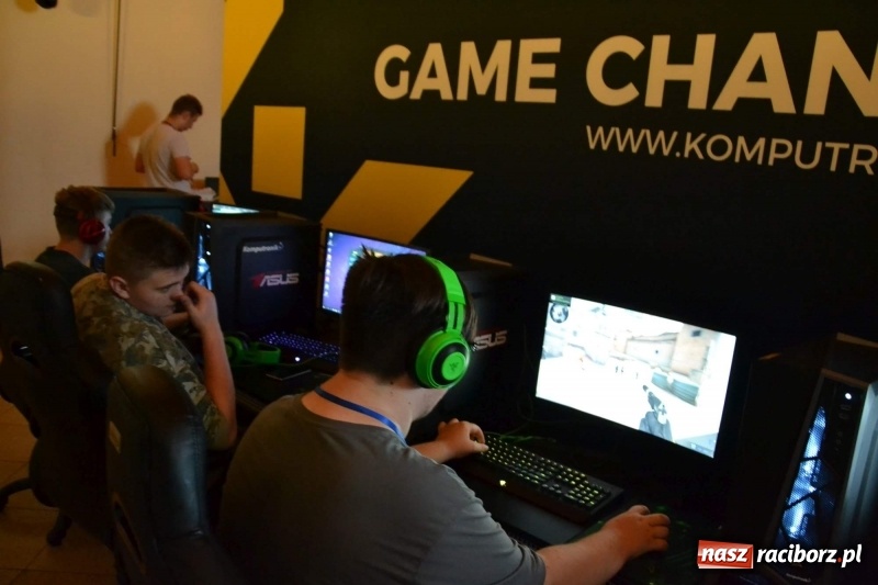 Zdjęcie w galerii na portalu naszraciborz.pl: Raciborski Festiwal Gamingowy na zamku przyciągnął tłumy  wiadomości z regionu