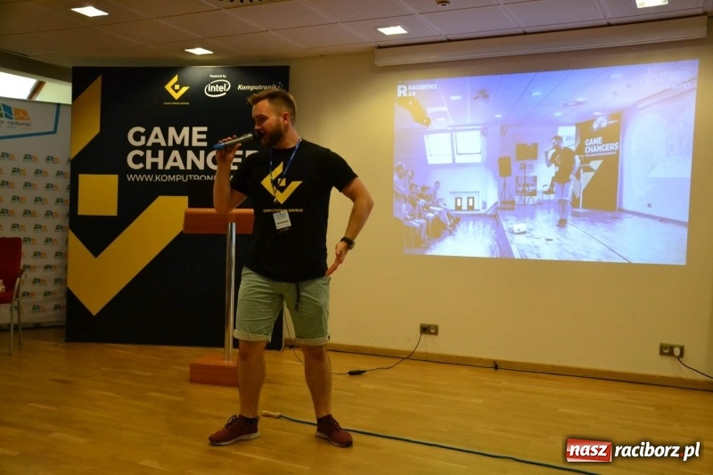 Zdjęcie w galerii na portalu naszraciborz.pl: Raciborski Festiwal Gamingowy na zamku przyciągnął tłumy  wiadomości z regionu