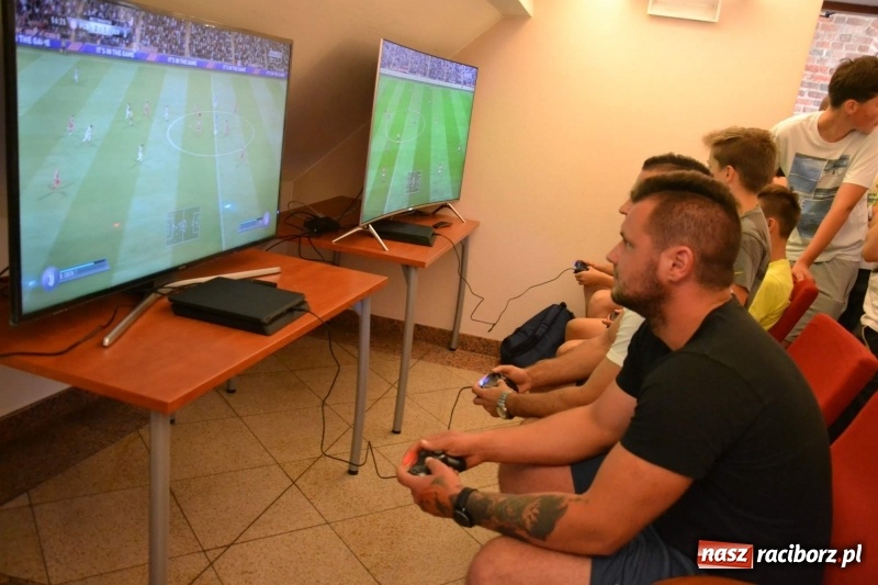 Zdjęcie w galerii na portalu naszraciborz.pl: Raciborski Festiwal Gamingowy na zamku przyciągnął tłumy  wiadomości z regionu