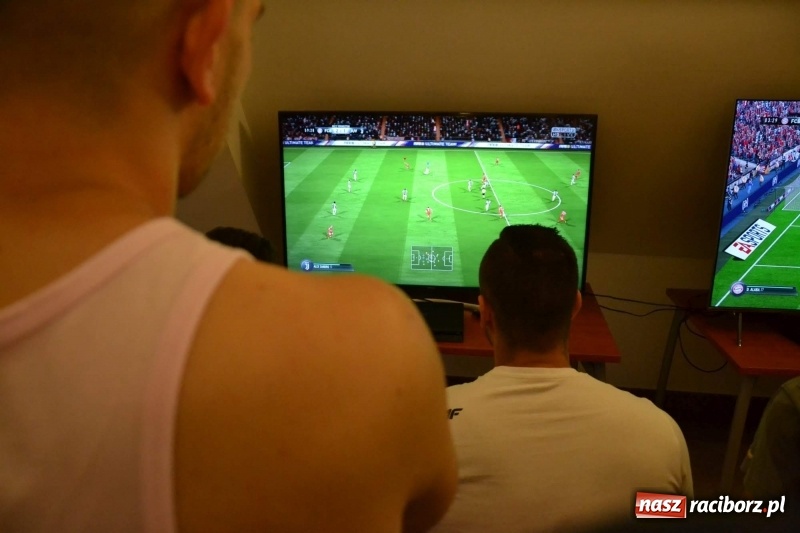 Zdjęcie w galerii na portalu naszraciborz.pl: Raciborski Festiwal Gamingowy na zamku przyciągnął tłumy  wiadomości z regionu