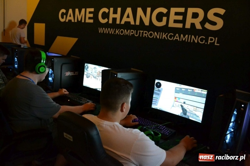 Zdjęcie w galerii na portalu naszraciborz.pl: Raciborski Festiwal Gamingowy na zamku przyciągnął tłumy  wiadomości z regionu