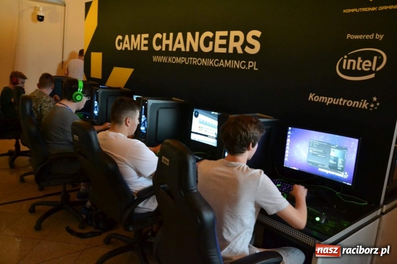 Zdjęcie w galerii na portalu naszraciborz.pl: Raciborski Festiwal Gamingowy na zamku przyciągnął tłumy  wiadomości z regionu