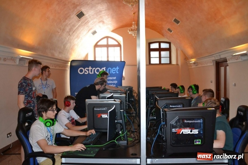 Zdjęcie w galerii na portalu naszraciborz.pl: Raciborski Festiwal Gamingowy na zamku przyciągnął tłumy  wiadomości z regionu