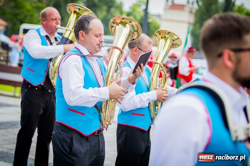 Zdjęcie w galerii na portalu naszraciborz.pl: Ukraińskie werble nie przestraszyły burzy. Parada folkloru przegrała z deszczem FOTO i WIDEO wiadomości z regionu