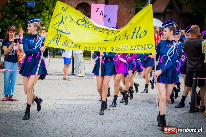 Zdjęcie w galerii na portalu naszraciborz.pl: Ukraińskie werble nie przestraszyły burzy. Parada folkloru przegrała z deszczem FOTO i WIDEO wiadomości z regionu