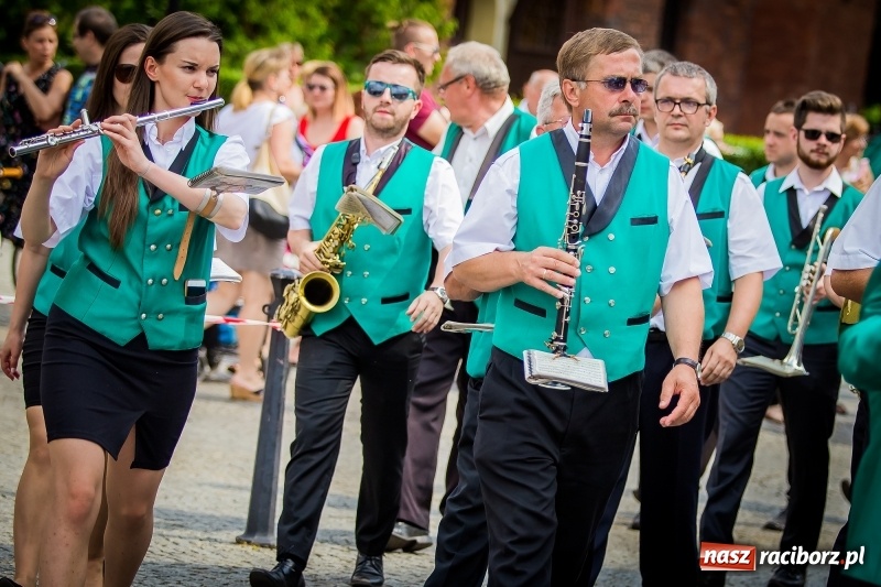 Zdjęcie w galerii na portalu naszraciborz.pl: Ukraińskie werble nie przestraszyły burzy. Parada folkloru przegrała z deszczem FOTO i WIDEO wiadomości z regionu