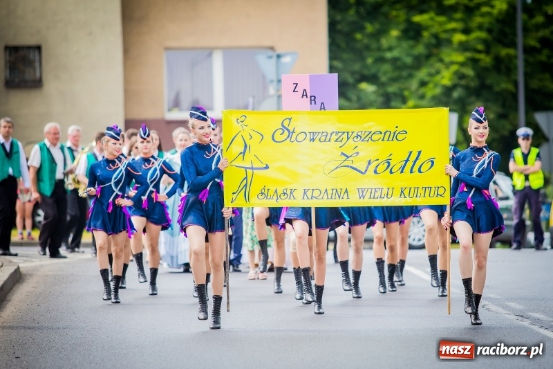 Zdjęcie w galerii na portalu naszraciborz.pl: Ukraińskie werble nie przestraszyły burzy. Parada folkloru przegrała z deszczem FOTO i WIDEO wiadomości z regionu