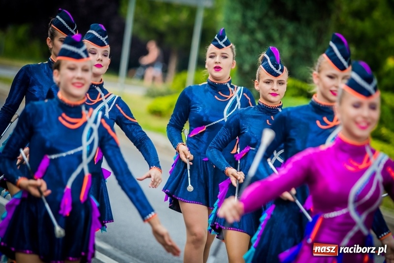 Zdjęcie w galerii na portalu naszraciborz.pl: Ukraińskie werble nie przestraszyły burzy. Parada folkloru przegrała z deszczem FOTO i WIDEO wiadomości z regionu