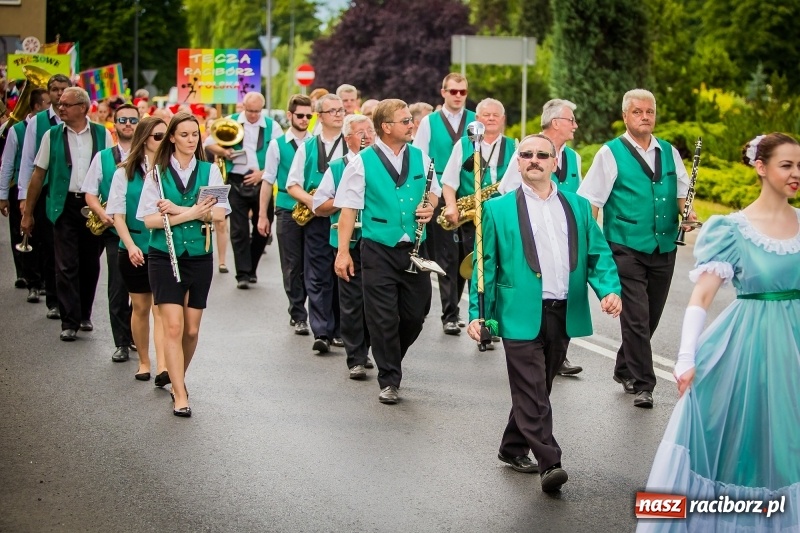 Zdjęcie w galerii na portalu naszraciborz.pl: Ukraińskie werble nie przestraszyły burzy. Parada folkloru przegrała z deszczem FOTO i WIDEO wiadomości z regionu