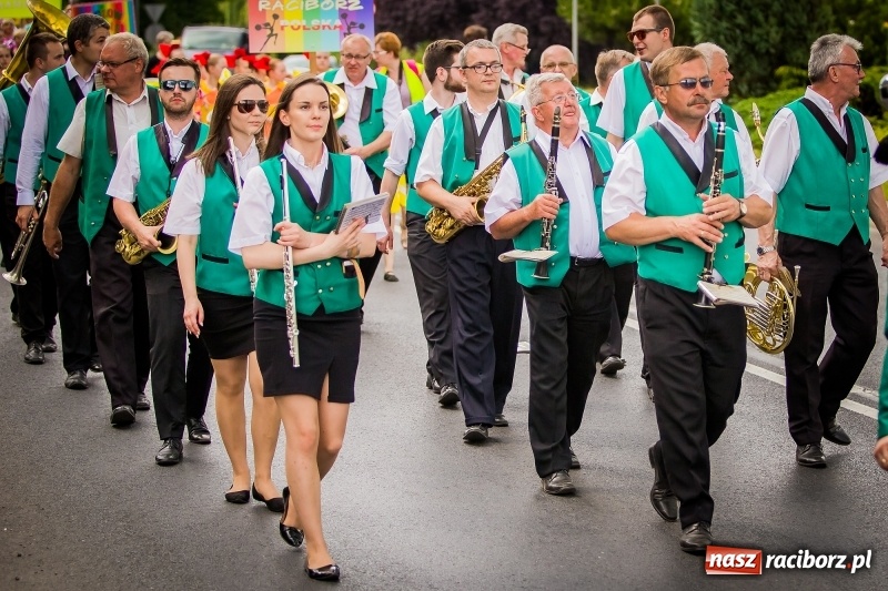 Zdjęcie w galerii na portalu naszraciborz.pl: Ukraińskie werble nie przestraszyły burzy. Parada folkloru przegrała z deszczem FOTO i WIDEO wiadomości z regionu