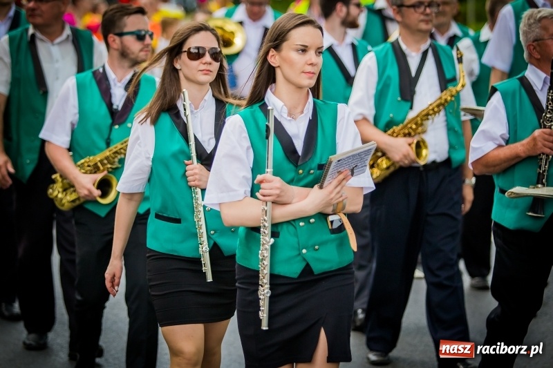 Zdjęcie w galerii na portalu naszraciborz.pl: Ukraińskie werble nie przestraszyły burzy. Parada folkloru przegrała z deszczem FOTO i WIDEO wiadomości z regionu