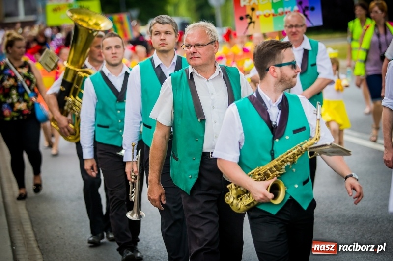 Zdjęcie w galerii na portalu naszraciborz.pl: Ukraińskie werble nie przestraszyły burzy. Parada folkloru przegrała z deszczem FOTO i WIDEO wiadomości z regionu