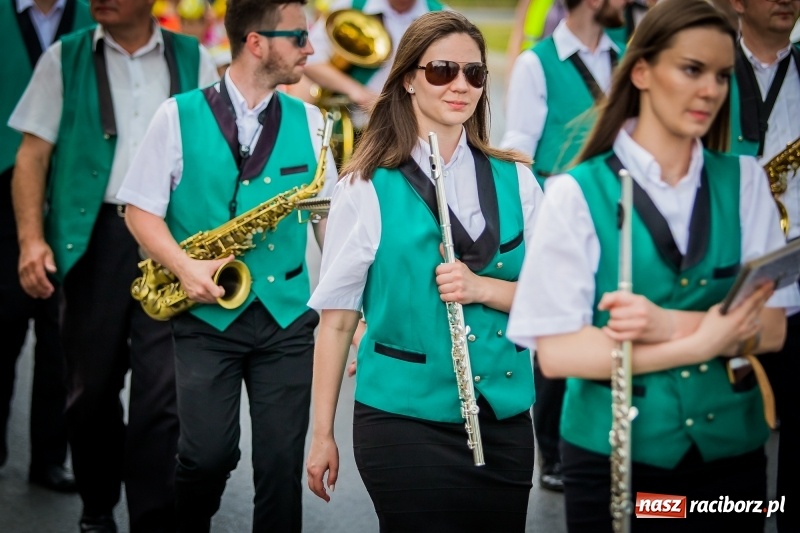 Zdjęcie w galerii na portalu naszraciborz.pl: Ukraińskie werble nie przestraszyły burzy. Parada folkloru przegrała z deszczem FOTO i WIDEO wiadomości z regionu