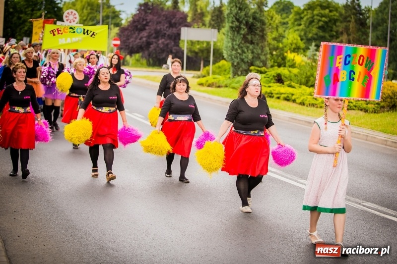 Zdjęcie w galerii na portalu naszraciborz.pl: Ukraińskie werble nie przestraszyły burzy. Parada folkloru przegrała z deszczem FOTO i WIDEO wiadomości z regionu
