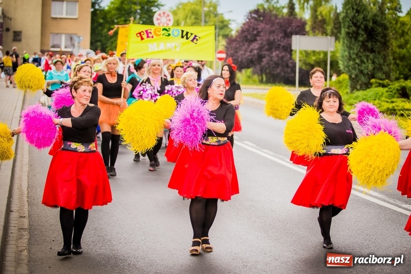 Zdjęcie w galerii na portalu naszraciborz.pl: Ukraińskie werble nie przestraszyły burzy. Parada folkloru przegrała z deszczem FOTO i WIDEO wiadomości z regionu