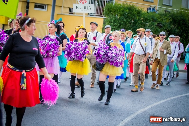 Zdjęcie w galerii na portalu naszraciborz.pl: Ukraińskie werble nie przestraszyły burzy. Parada folkloru przegrała z deszczem FOTO i WIDEO wiadomości z regionu