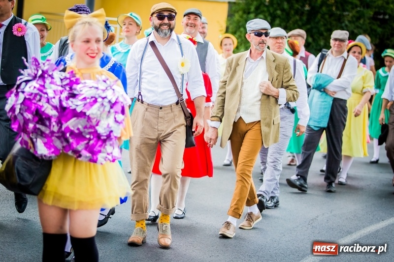 Zdjęcie w galerii na portalu naszraciborz.pl: Ukraińskie werble nie przestraszyły burzy. Parada folkloru przegrała z deszczem FOTO i WIDEO wiadomości z regionu