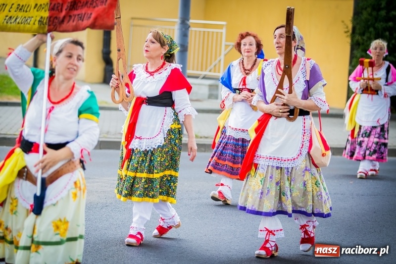Zdjęcie w galerii na portalu naszraciborz.pl: Ukraińskie werble nie przestraszyły burzy. Parada folkloru przegrała z deszczem FOTO i WIDEO wiadomości z regionu