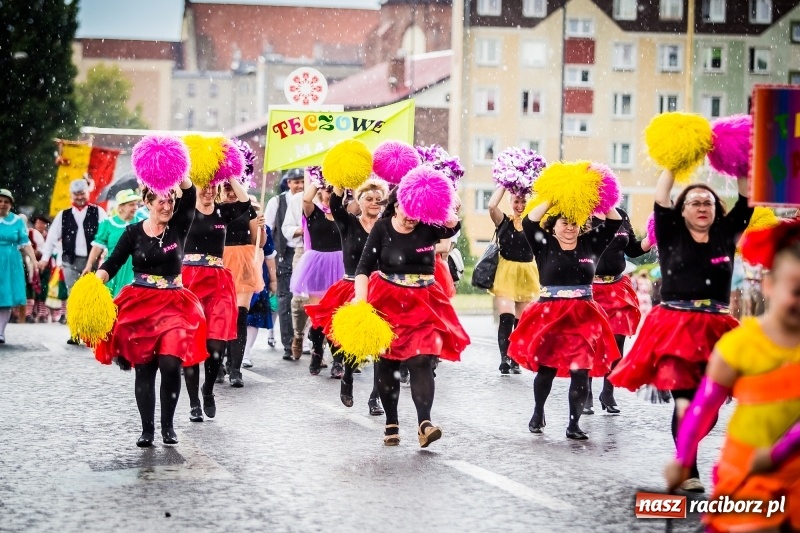 Zdjęcie w galerii na portalu naszraciborz.pl: Ukraińskie werble nie przestraszyły burzy. Parada folkloru przegrała z deszczem FOTO i WIDEO wiadomości z regionu