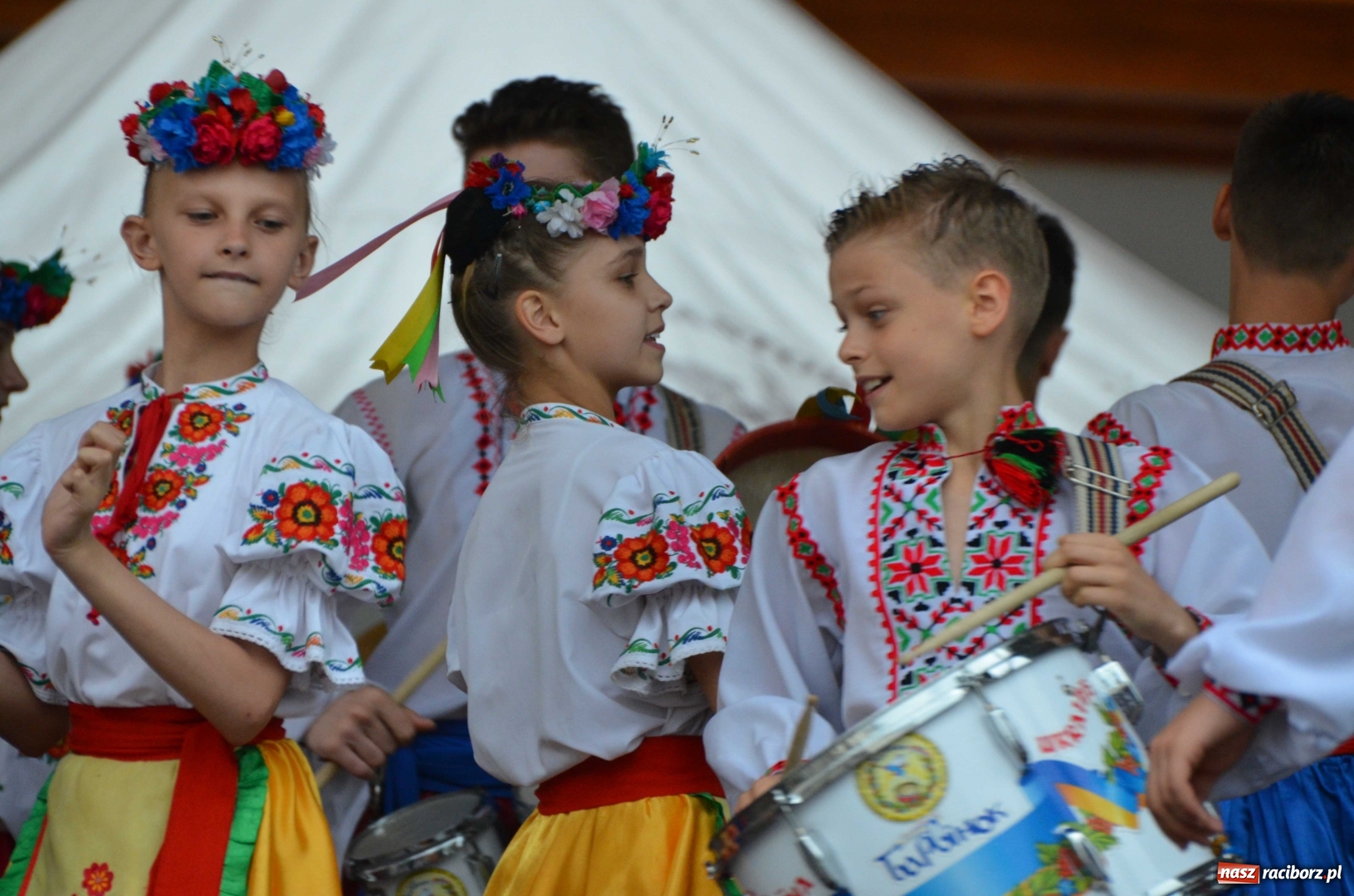 Zdjęcie w galerii na portalu naszraciborz.pl: Roztańczony i kolorowy raciborski zamek  wiadomości z regionu