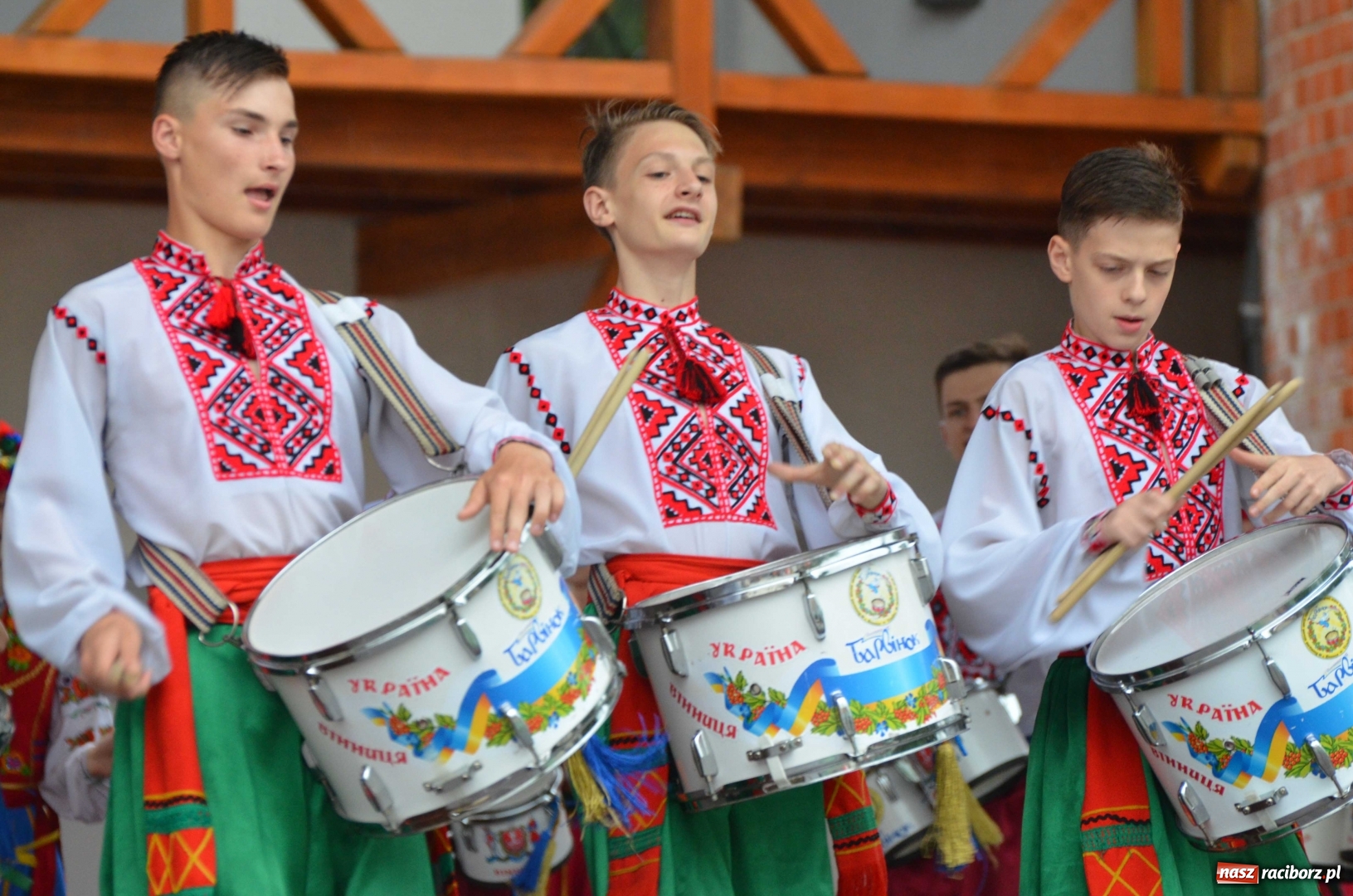 Zdjęcie w galerii na portalu naszraciborz.pl: Roztańczony i kolorowy raciborski zamek  wiadomości z regionu