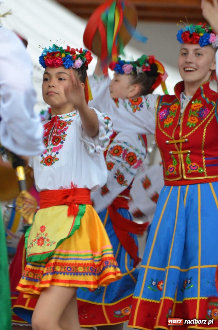 Zdjęcie w galerii na portalu naszraciborz.pl: Roztańczony i kolorowy raciborski zamek  wiadomości z regionu