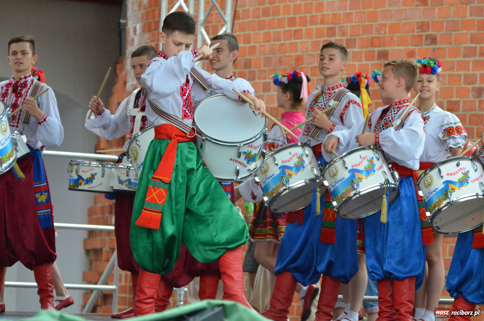 Zdjęcie w galerii na portalu naszraciborz.pl: Roztańczony i kolorowy raciborski zamek  wiadomości z regionu