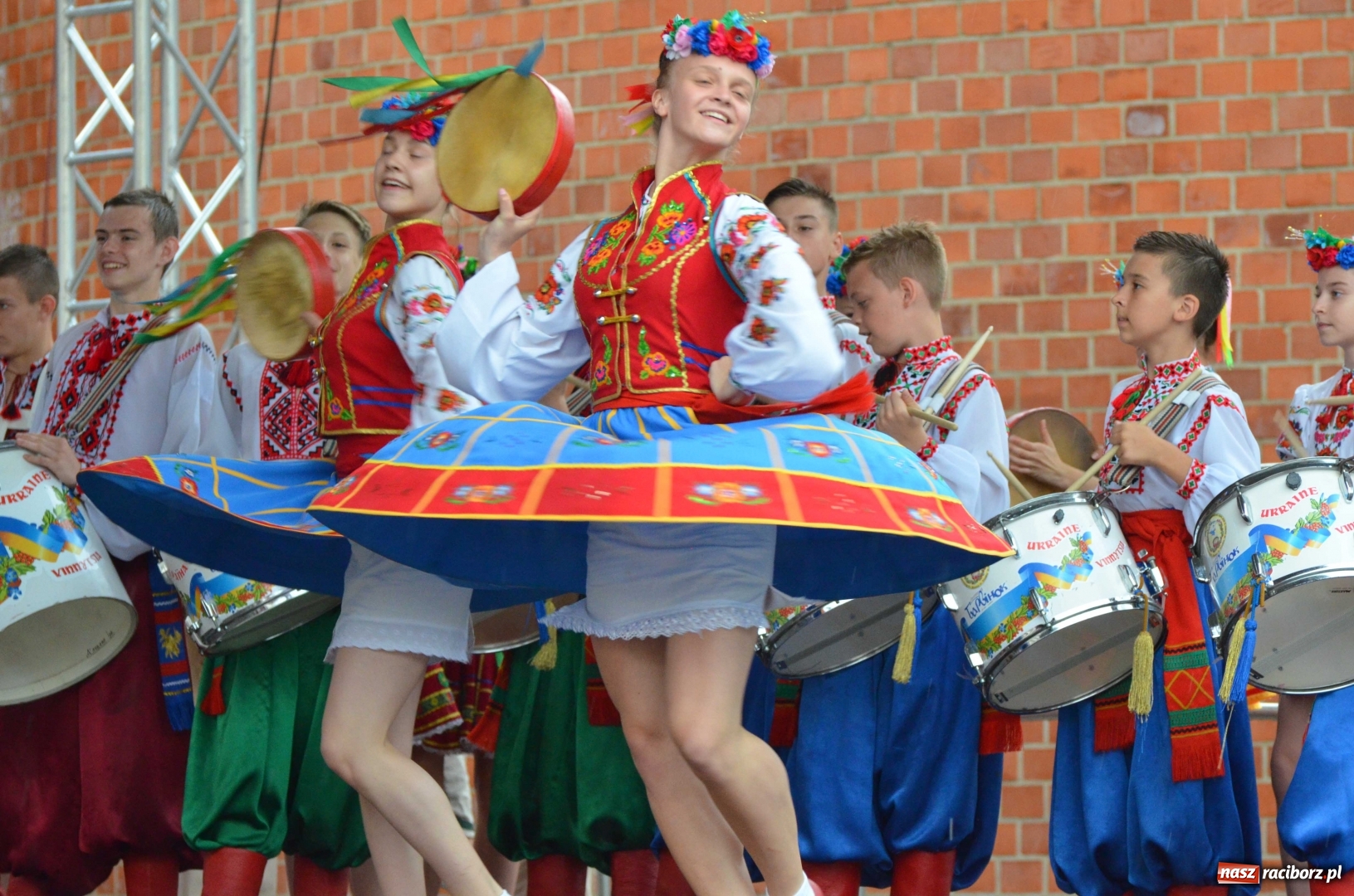 Zdjęcie w galerii na portalu naszraciborz.pl: Roztańczony i kolorowy raciborski zamek  wiadomości z regionu