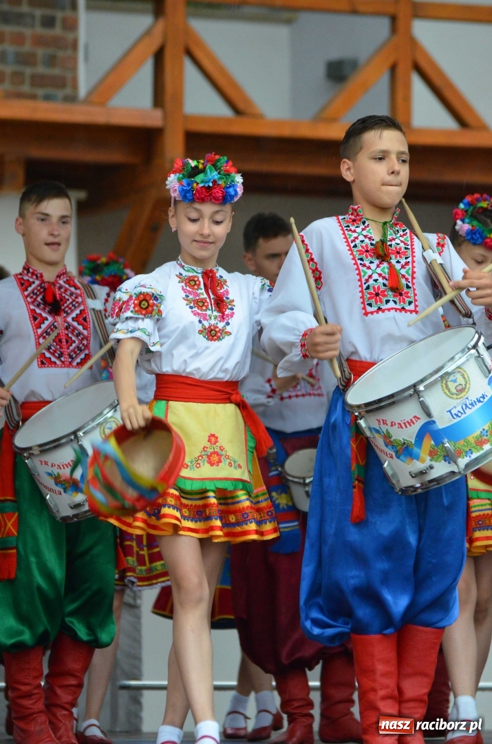 Zdjęcie w galerii na portalu naszraciborz.pl: Roztańczony i kolorowy raciborski zamek  wiadomości z regionu