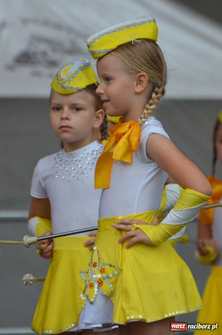 Zdjęcie w galerii na portalu naszraciborz.pl: Roztańczony i kolorowy raciborski zamek  wiadomości z regionu