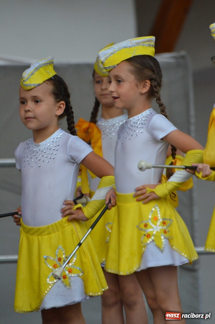 Zdjęcie w galerii na portalu naszraciborz.pl: Roztańczony i kolorowy raciborski zamek  wiadomości z regionu