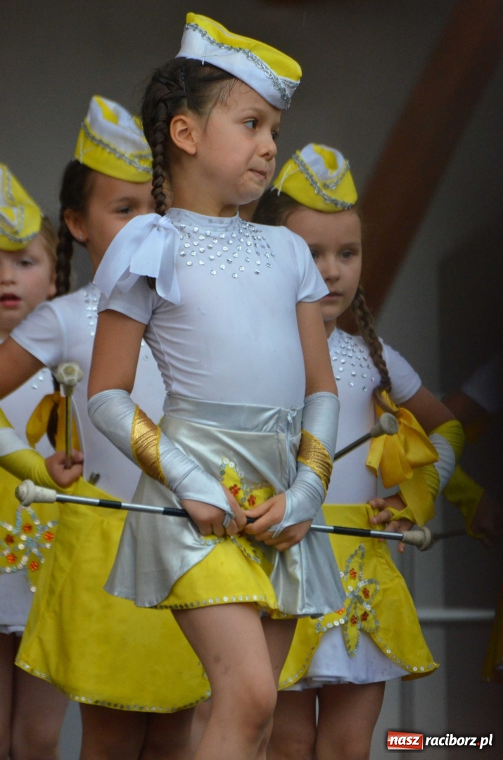 Zdjęcie w galerii na portalu naszraciborz.pl: Roztańczony i kolorowy raciborski zamek  wiadomości z regionu