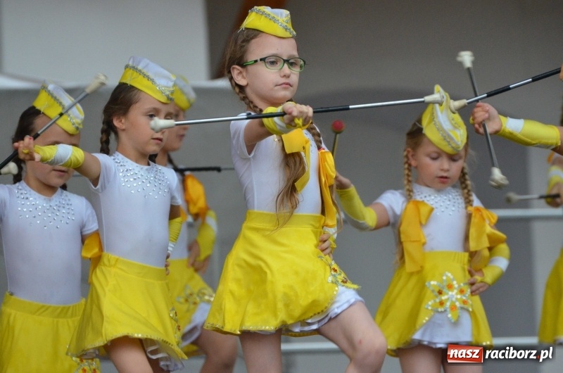 Zdjęcie w galerii na portalu naszraciborz.pl: Roztańczony i kolorowy raciborski zamek  wiadomości z regionu