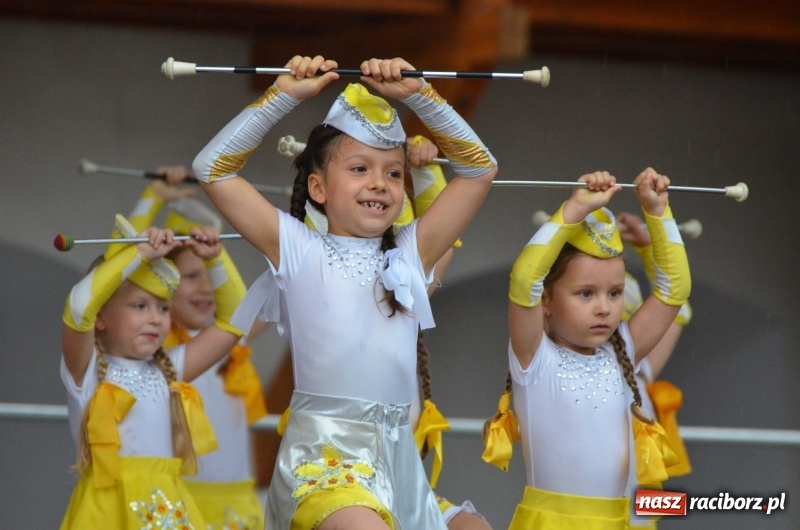 Zdjęcie w galerii na portalu naszraciborz.pl: Roztańczony i kolorowy raciborski zamek  wiadomości z regionu
