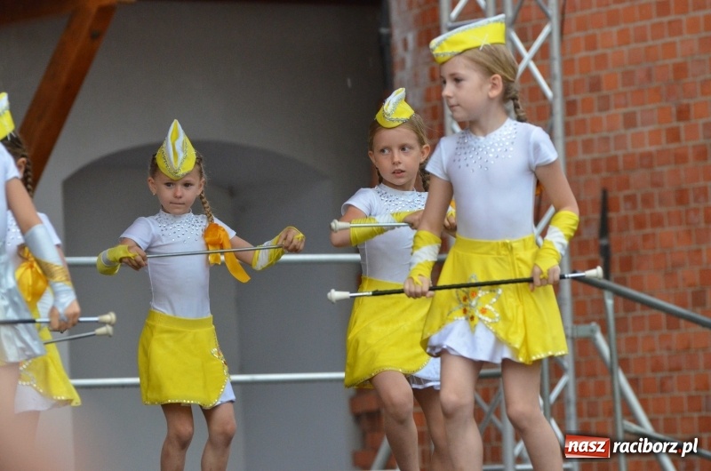 Zdjęcie w galerii na portalu naszraciborz.pl: Roztańczony i kolorowy raciborski zamek  wiadomości z regionu