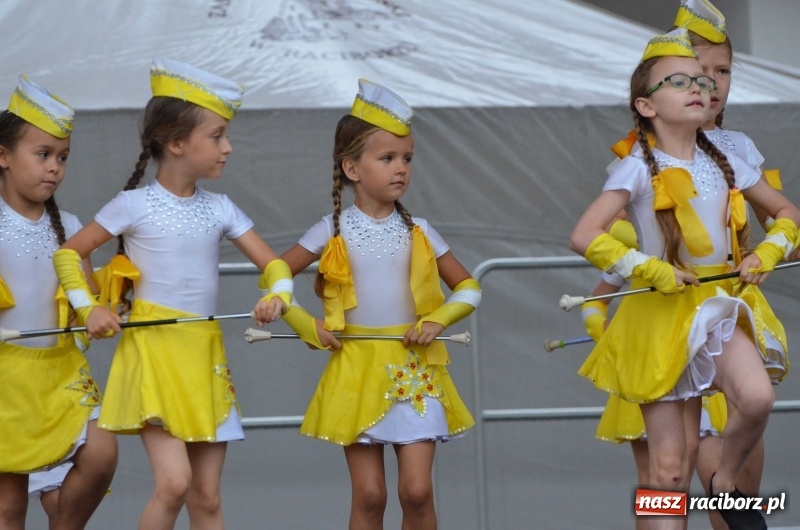Zdjęcie w galerii na portalu naszraciborz.pl: Roztańczony i kolorowy raciborski zamek  wiadomości z regionu