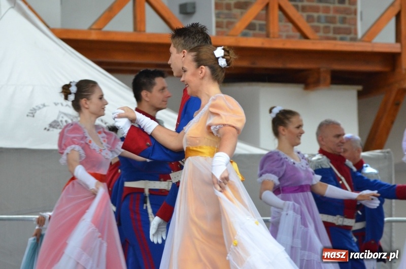 Zdjęcie w galerii na portalu naszraciborz.pl: Roztańczony i kolorowy raciborski zamek  wiadomości z regionu