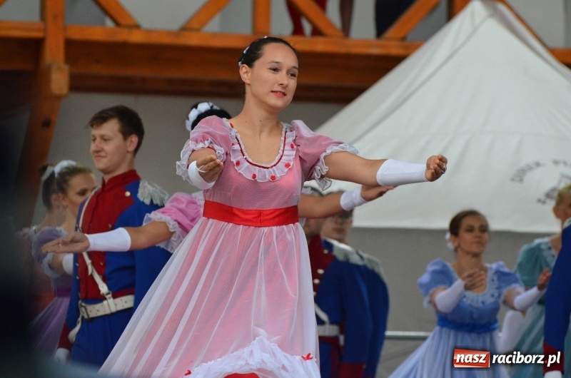 Zdjęcie w galerii na portalu naszraciborz.pl: Roztańczony i kolorowy raciborski zamek  wiadomości z regionu