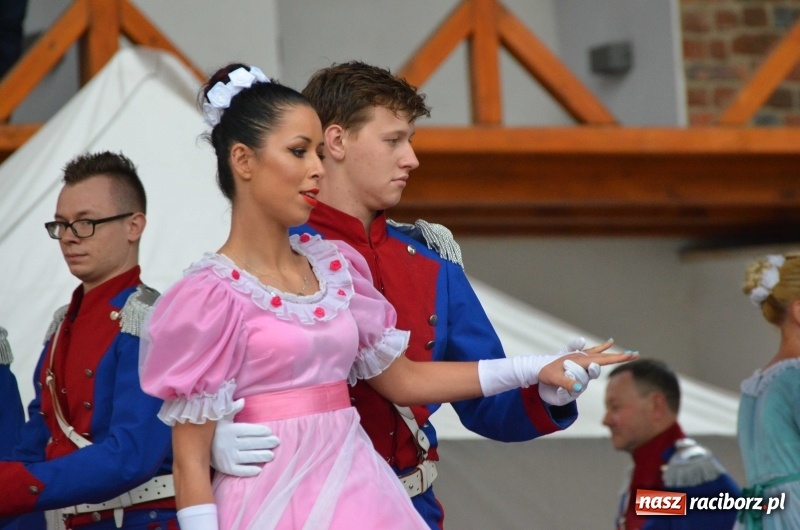 Zdjęcie w galerii na portalu naszraciborz.pl: Roztańczony i kolorowy raciborski zamek  wiadomości z regionu